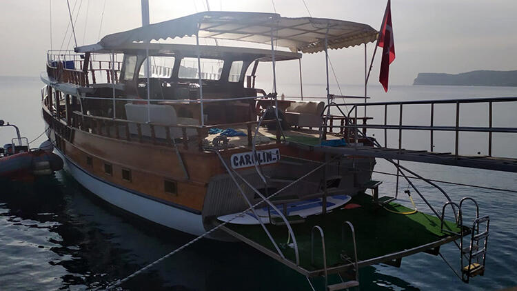 Antalya'da gece teknede arkadaşlarıyla eğlendi, sabah ölü bulundu