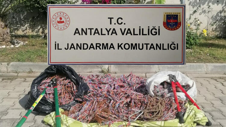 Antalya'da kablo hırsızlığı: 6 şüpheli yakalandı