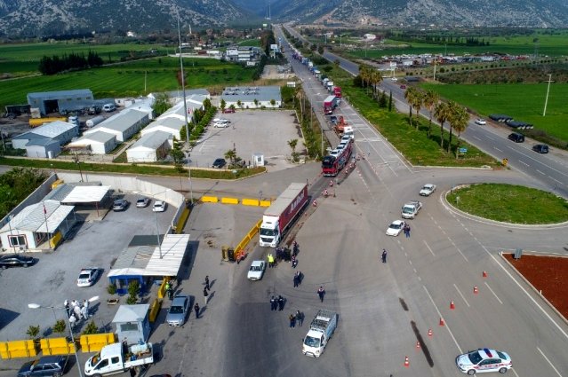 Antalya'da korona yasağına uymayanlara ceza yağdı