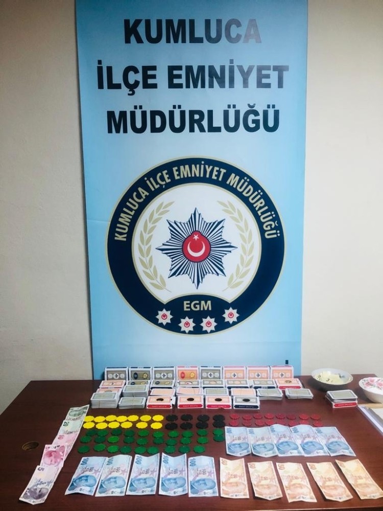 Antalya'da Kumar baskınında 14 kişiye 59 bin 254 TL para cezası uyguladı