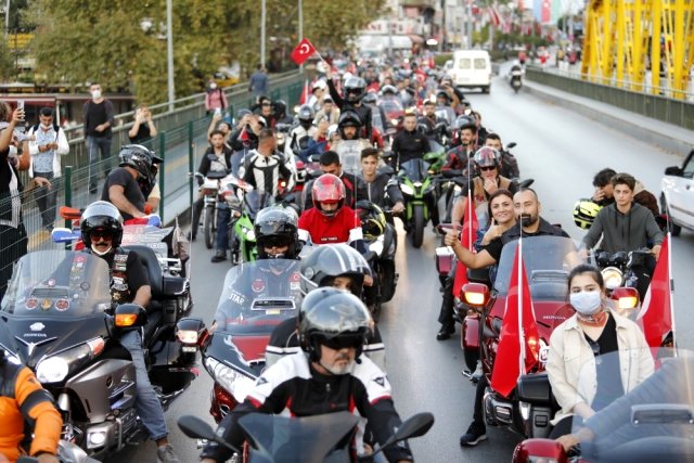 Antalya'da motosikletli kortejle Cumhuriyet kutlaması