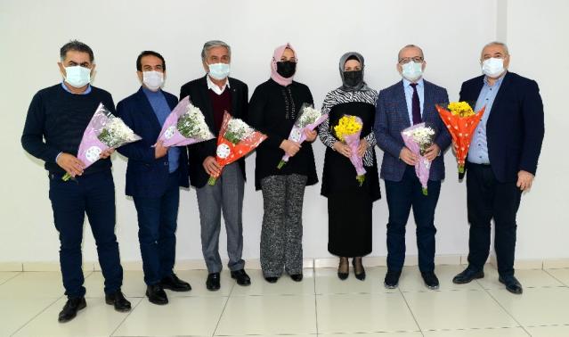 Antalya'da oda ve borsalardan sağlık çalışanlarına çiçekli destek