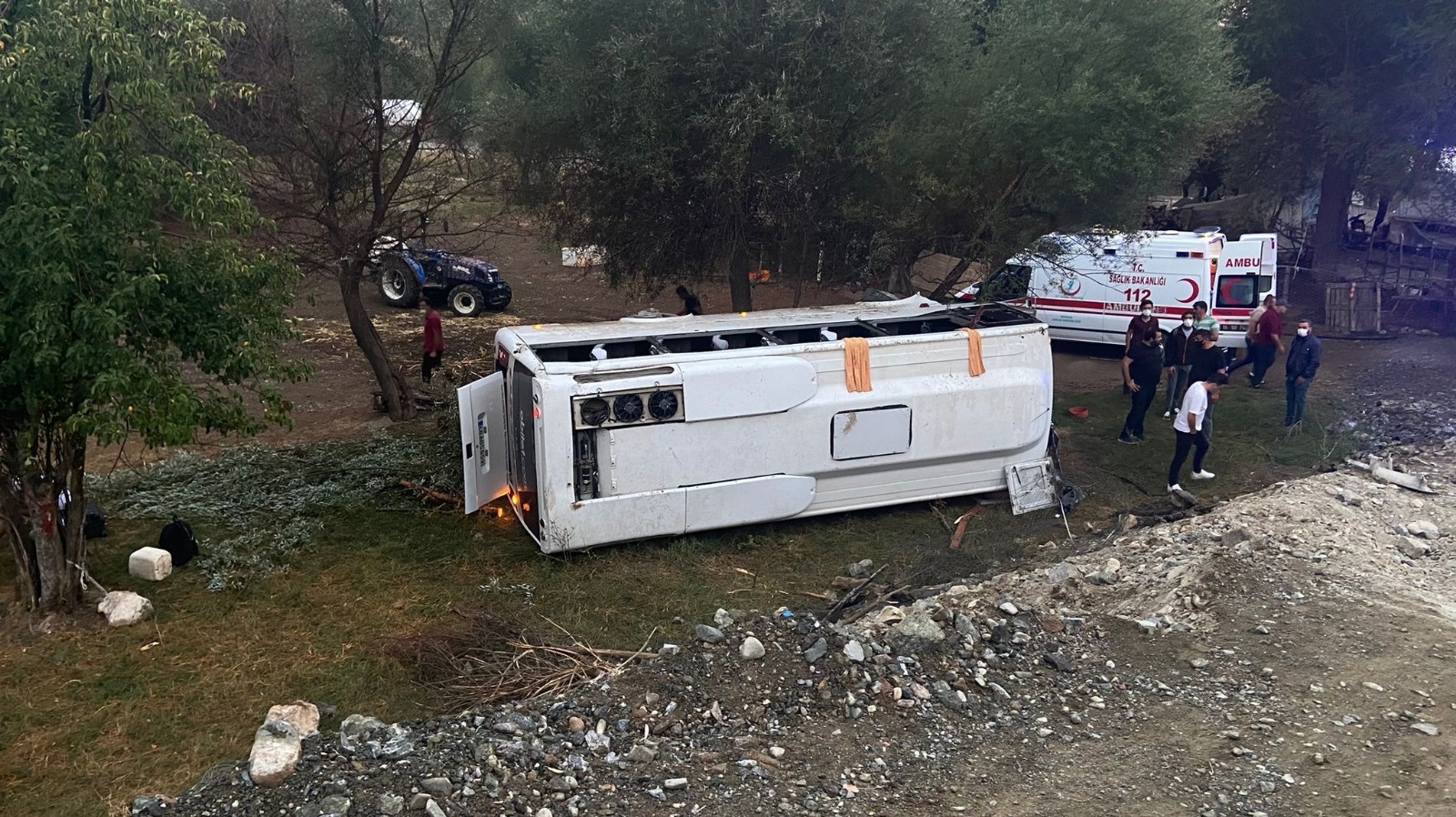 Antalya'da otobüsün devrilmesi sonucu 1 ölü 9 yaralı