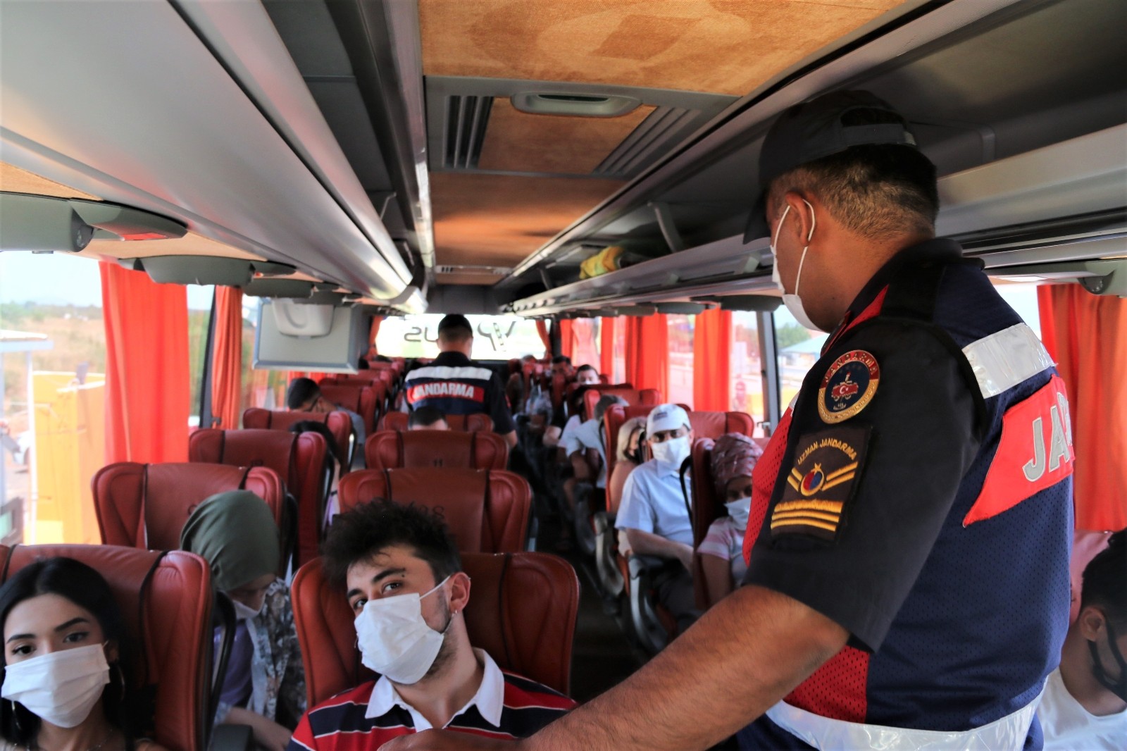 Antalya'da seyir halinde bulunan otobüsler kent girişinde denetlendi