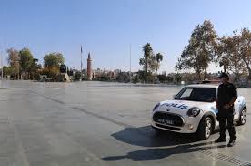 Antalya'da sokağa çıkma kısıtlamasını ihlal eden 960 kişiye 2 milyon 966 bin lira ceza kesildi