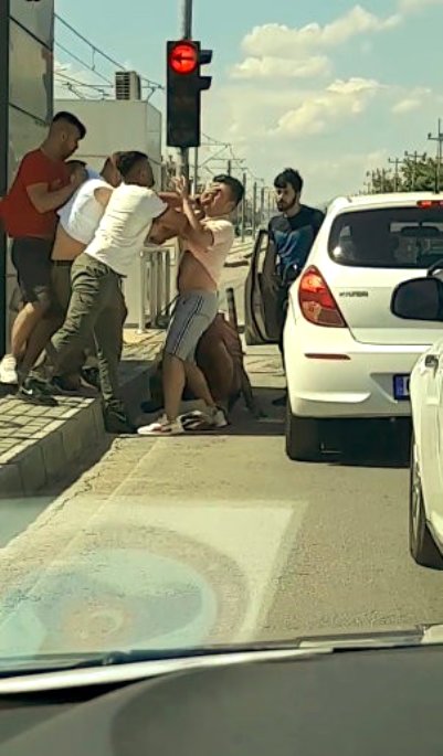 Antalya'da trafikte tekme tokatlı kavga