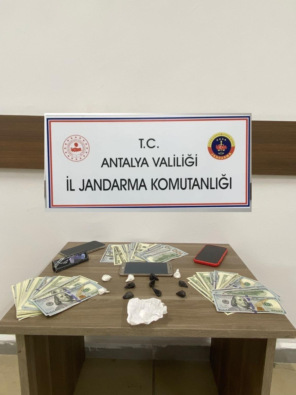 Antalya’da uyuşturucu operasyonu: 2 gözaltı