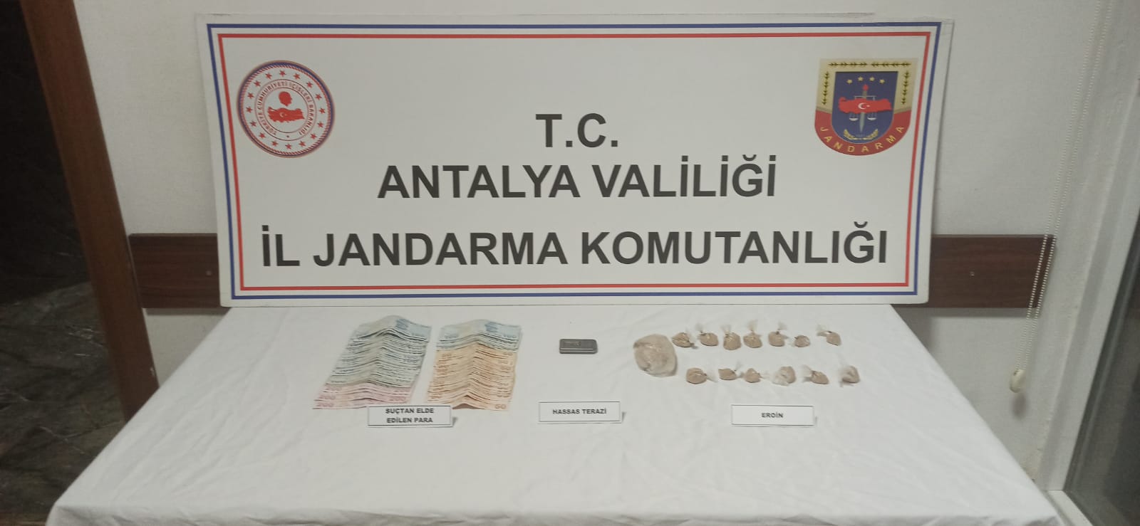 Antalya'da Uyuşturucu operasyonu 3 gözaltı
