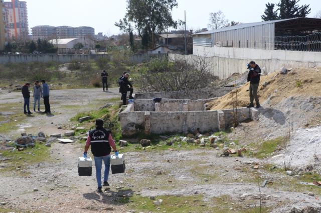 Antalya'da üzerinden kimlik çıkmayan yarı çıplak 30 yaşlarındaki şahıs ölü olarak bulundu