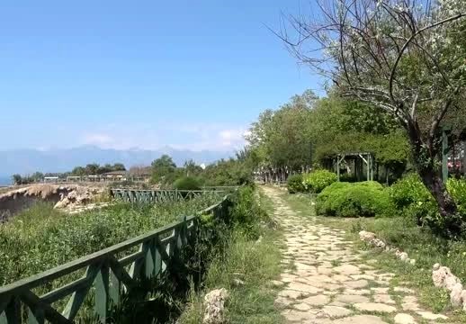 Antalya'da yabancı uyruklu kadın falezlerden düşerek feci şekilde can verdi