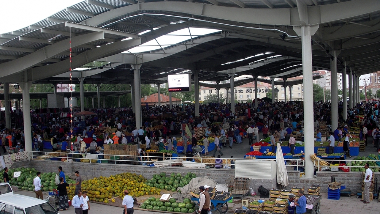 Antalya'daki o semt pazarı koronavirüs yüzünden kapatıldı