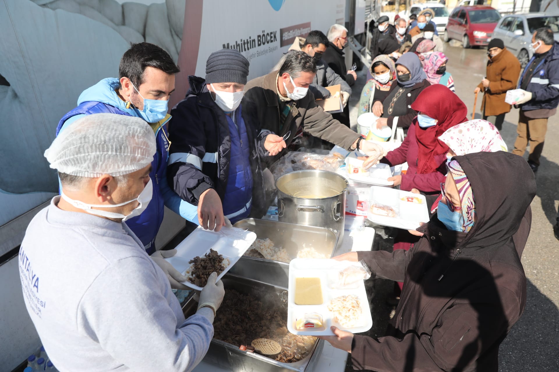 Antalya'dan zor günler geçiren komşu Isparta'ya yardım eli