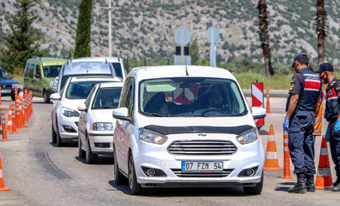 Antalya girişinde uzun araç kuyruğu