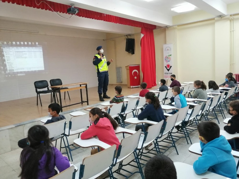 Antalya İl Jandarma Komutanlığı'ndan 35 köy okulunda trafik eğitimi