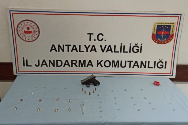Antalya Kepez ilçesinde uyuşturucu operasyonu. 4 Gözaltı