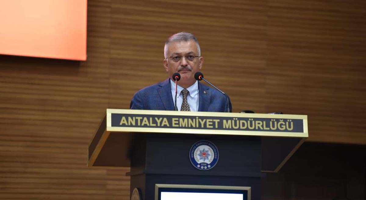 Vali Ersin Yazıcı, Antalya İl Emniyet Müdürlüğü’nde düzenlenen “Rütbe Terfi Töreni”ne katıldı.