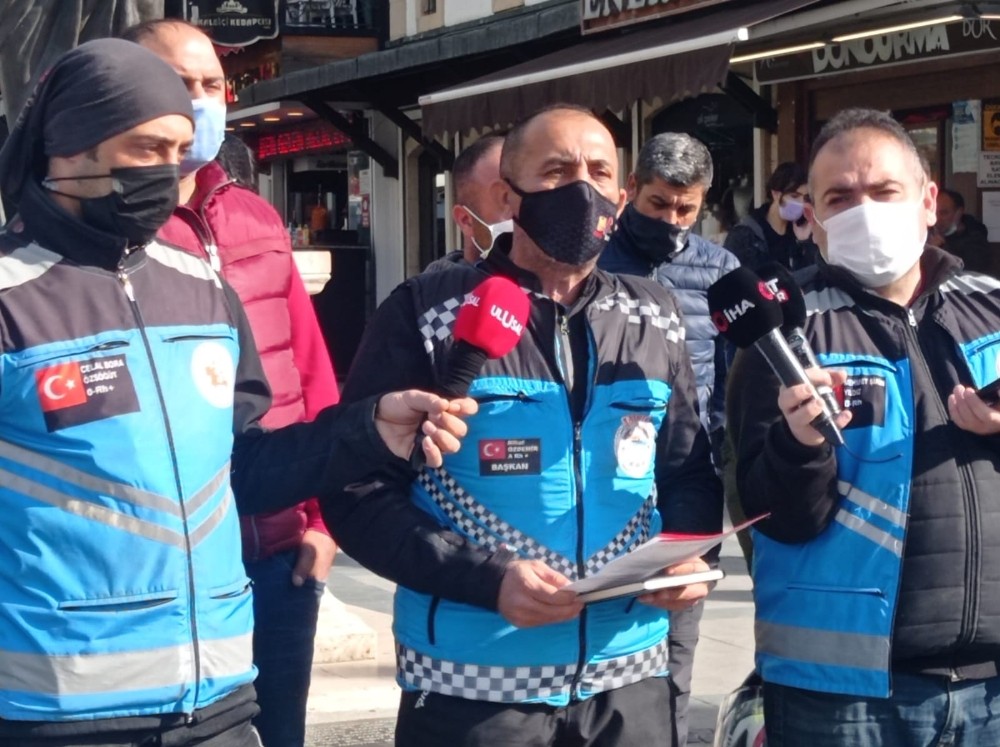 Antalya Motosikletli Kuryeler Derneği, pandemi ile birlikte artan iş yüklerine değinmek adına bir basın açıklaması düzenledi