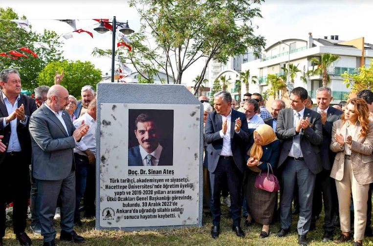 Antalya Muratpaşa’da Doç. Dr. Sinan Ateş Parkı açıldı