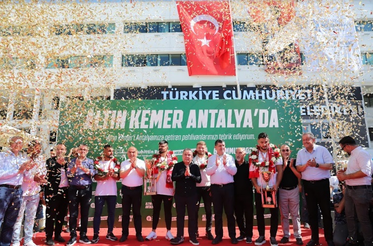 ANTALYA’NIN GURURU BAŞPEHLİVANLARA COŞKULU KARŞILAMA