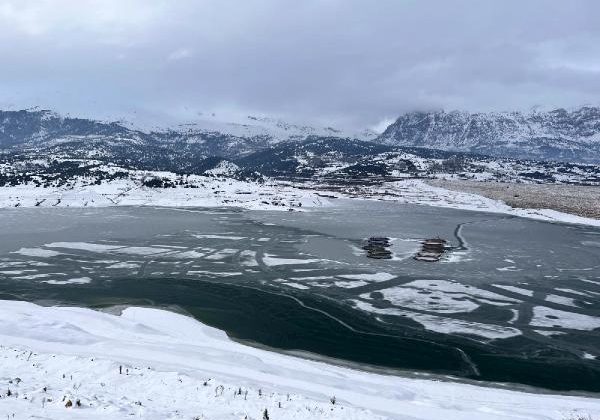 ANTALYA’nın Kaş ilçesindeki baraj buz tuttu