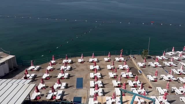 Antalya'nın mavi bayraklı falez plajları pandemi kurallarıyla açıldı