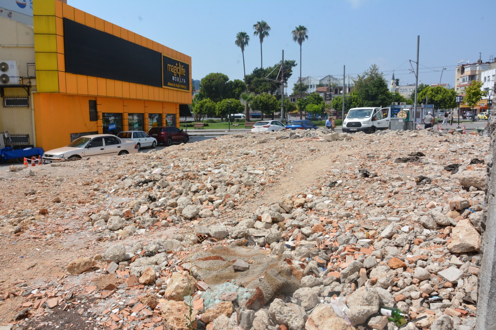 ANTALYA’ NIN MERKEZİNDE RAHATSIZ EDEN GÖRÜNTÜ