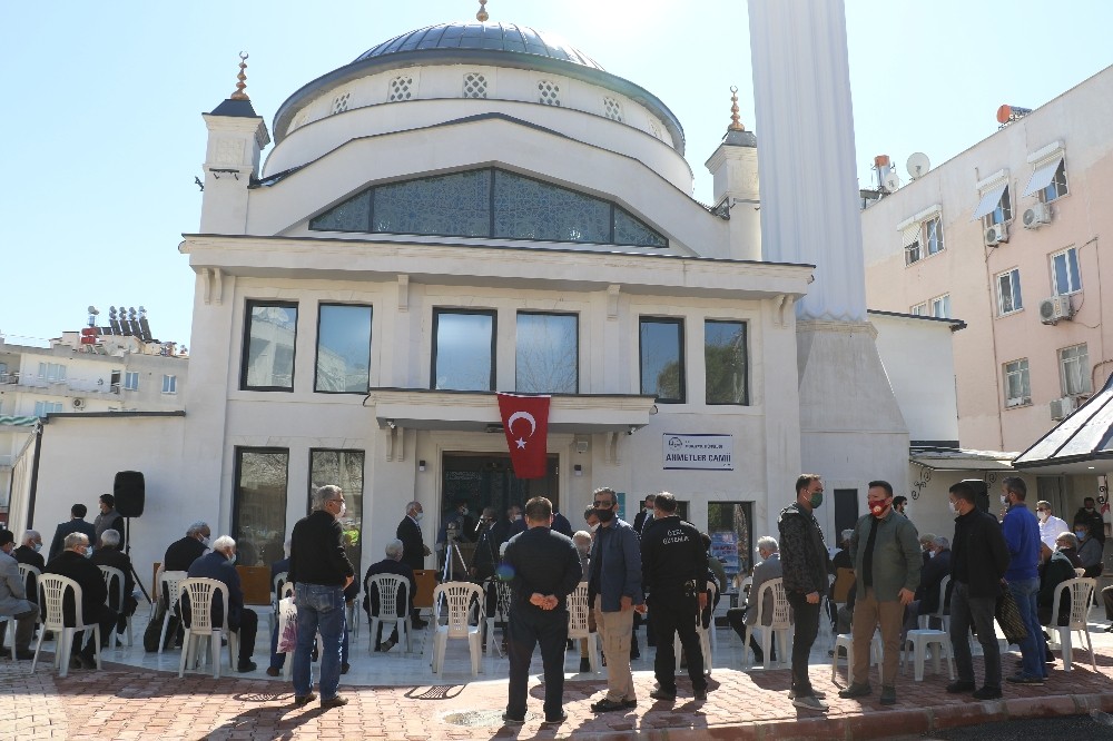 Antalya’nın Muratpaşa ilçesine bağlı Üçgen Mahallesi’ne cami yapıldı