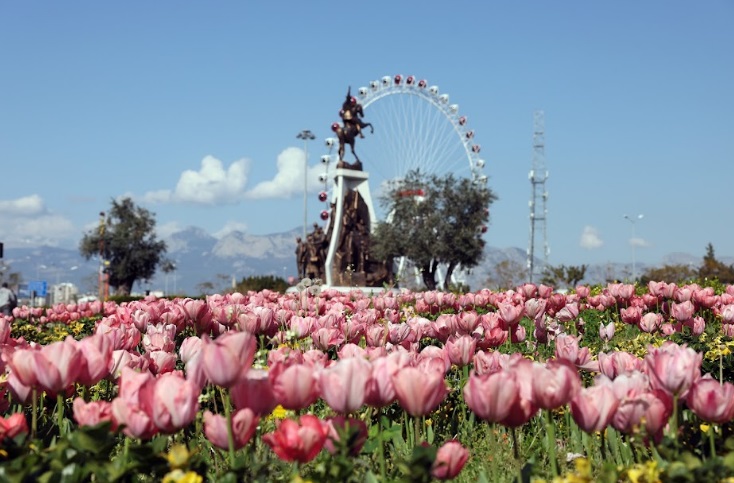 ANTALYA RENGÂRENK LALELERLE SÜSLENDİ