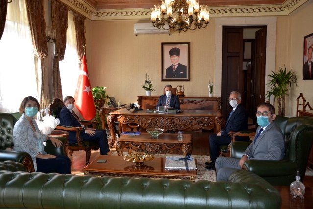 Antalya SMMM, Vali Yazıcı'ya faaliyetlerini anlattı