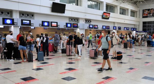 Antalya'ya havayoluyla gelen- giden toplam yolcu sayısı 10 milyon