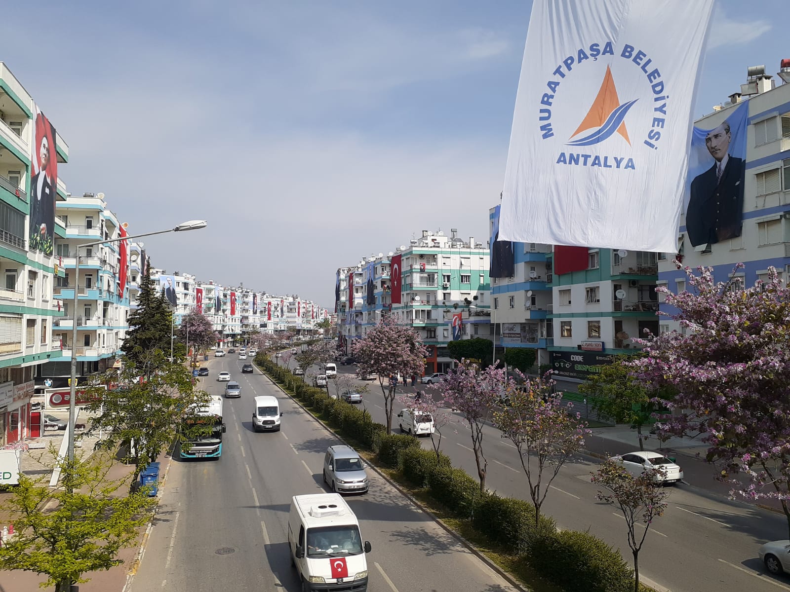 Antalya Yasaklara Rağmen 23 Nisan'a Hazır!