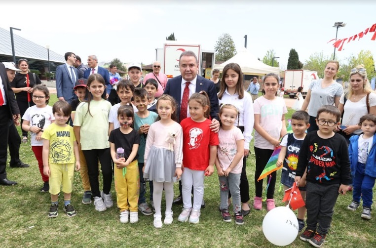 ANTALYALI ÇOCUKLAR 23 NİSAN’DA DOYASIYA EĞLENDİ