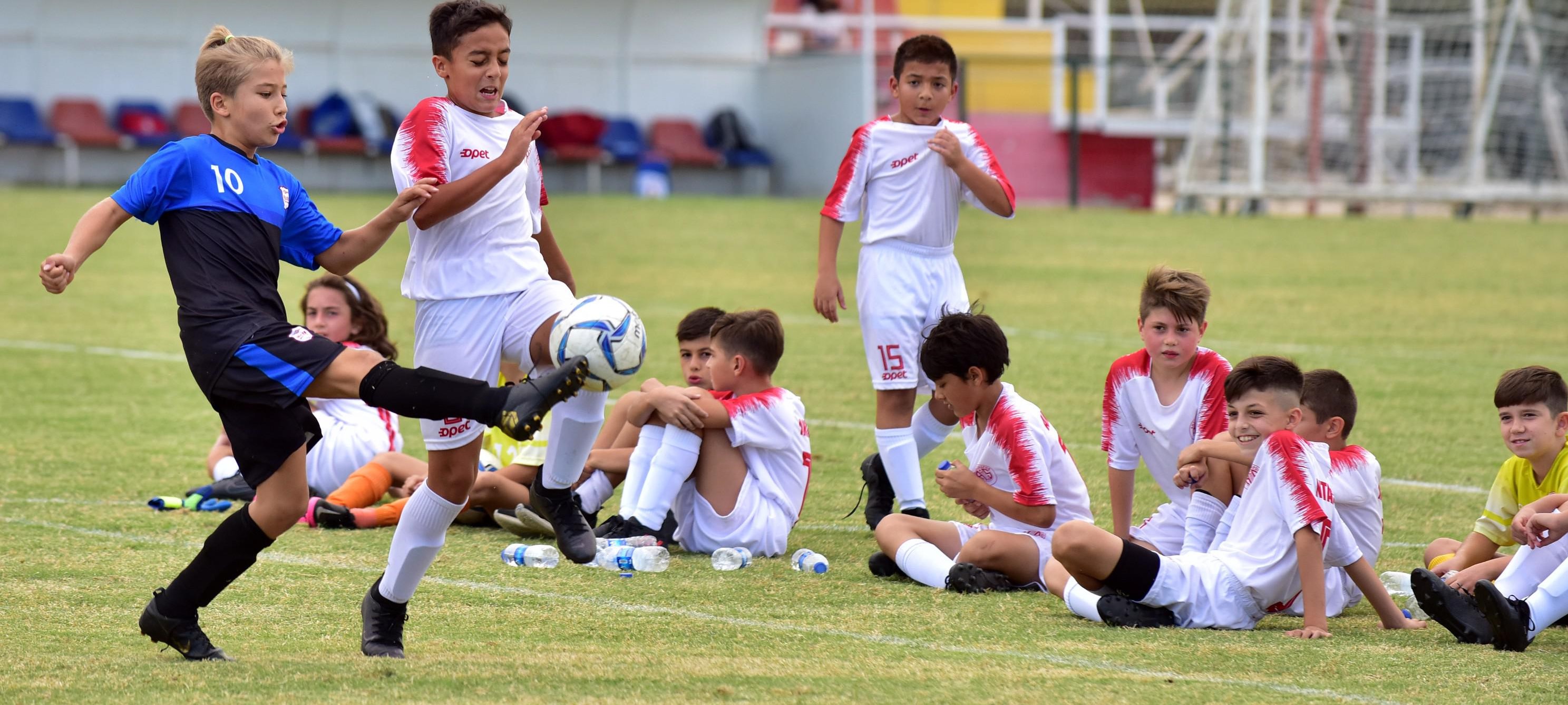 Antalyalı çocuklar Cumhuriyet Kupası için ter döktü