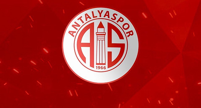 Antalyaspor'da 2 futbolcu ve bir antrenörün Covid-19 testi pozitif çıktı.