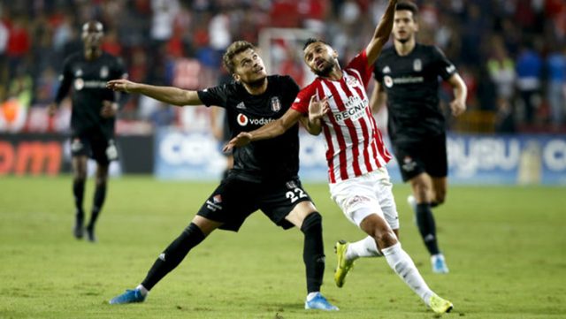Antalyaspor'da çok sayıda kişinin koronavirüs testi pozitif çıktı! Beşiktaş maçı ertelenebilir