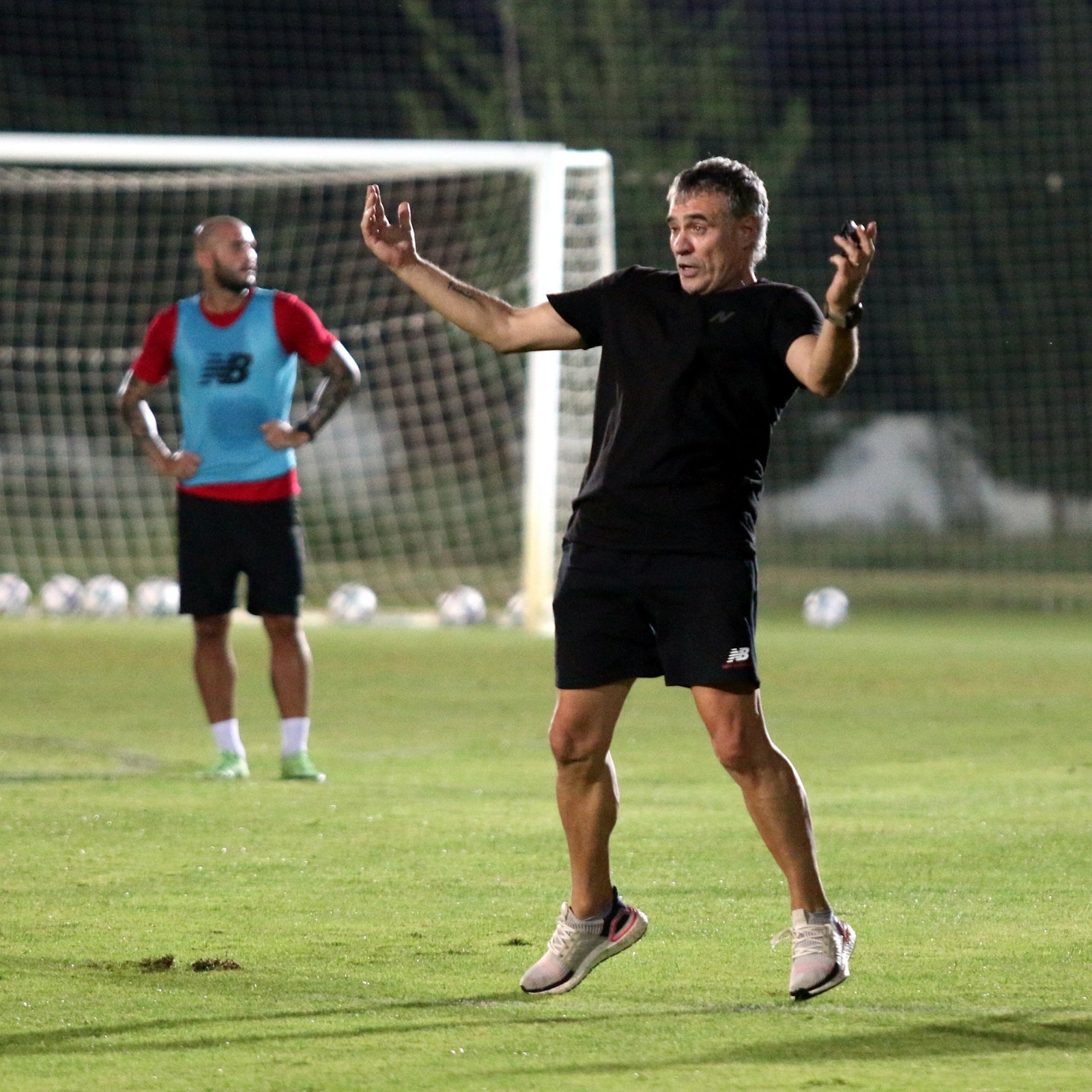 Antalyaspor Süper Lig’in 2. haftasında deplasmanda karşılaşacağı Fenerbahçe maçı hazırlıklarını sürdürdü