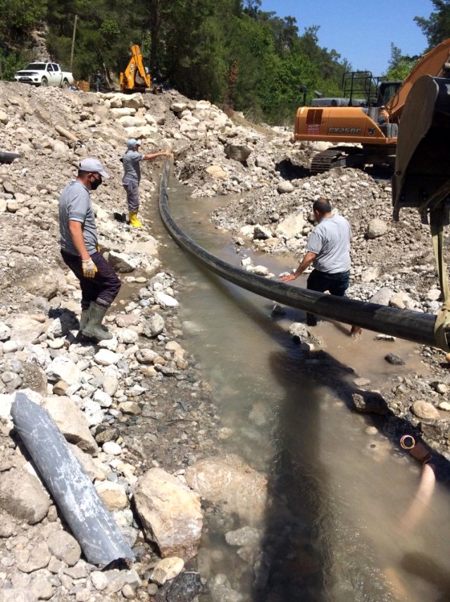 ASAT Kemer'de sorunlu içme suyu hattını yeniledi