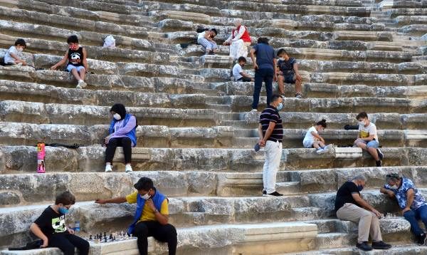 Aspendos Tiyatrosu'nda satranç turnuvası