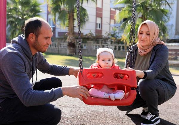 Asya bebek umuda uçuyor