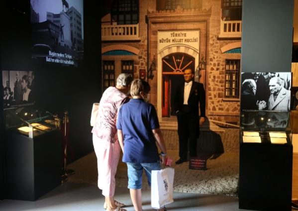 Atatürk'ün eşyaları, Antalya Akvaryum'da sergileniyor
