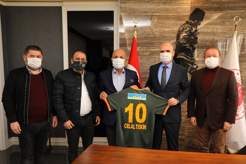 Aytemiz Alanyaspor Celal Tekin’e ’hayırlı olsun’ ziyaretinde bulundu