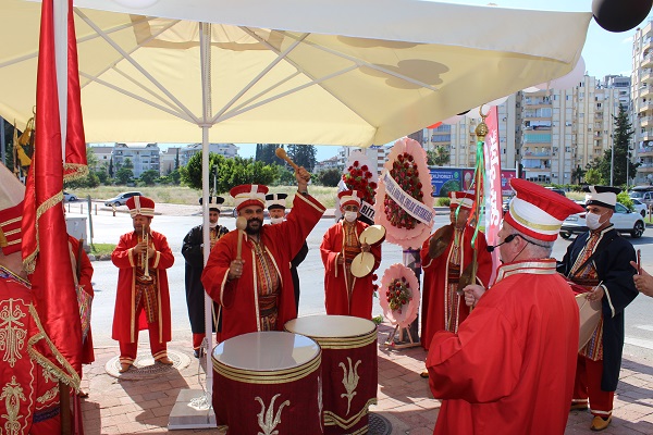 Ayvalık Tost, Mehter Marşı ile coşkuyla açıldı