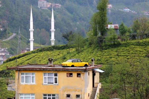 Baba yadigarı olan arabayı satmamak için ilginç çözüm