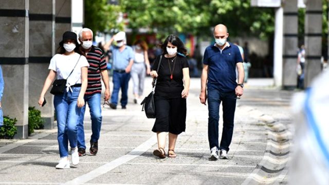 Bakan Koca, son üç günde ağır hasta sayısı en çok artan 5 ili paylaştı