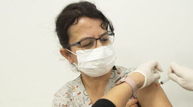 Bakan Koca: Toplam 500 binden fazla sağlık çalışanı aşı oldu
