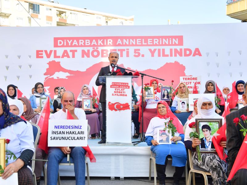 Bakan Yardımcımız Sn. Mehmet Aktaş, Evlat Nöbetinde 5'inci Yıla Giren Diyarbakır Annelerinin Yanında Yer Aldı