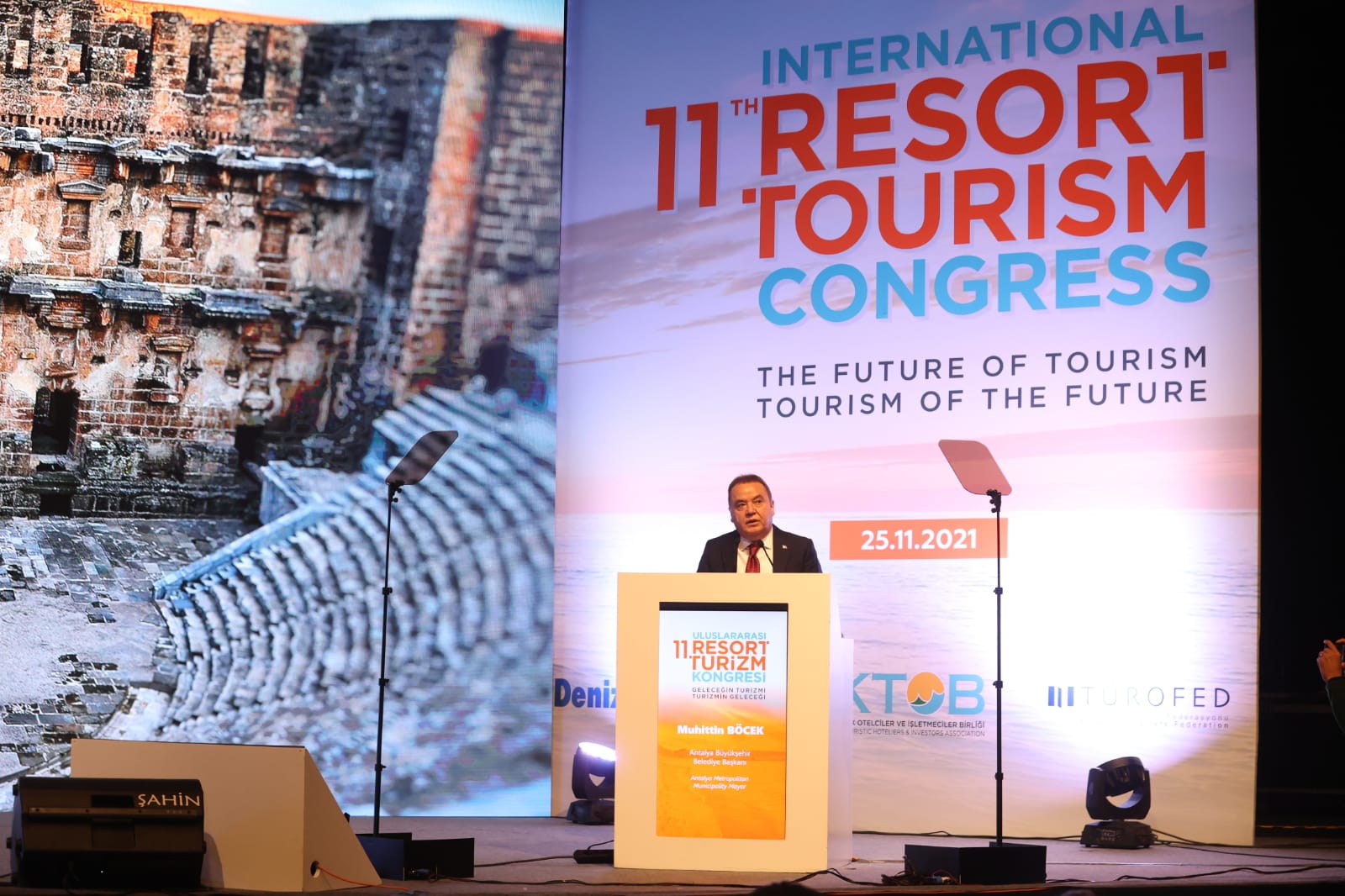 Başkan Böcek 11. Resort Turizm Kongresi'nde