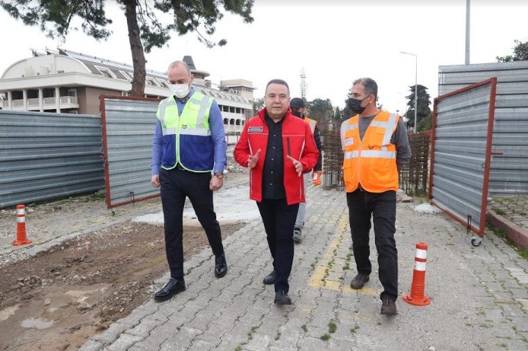 BAŞKAN BÖCEK, KEMER OTOPARK VE PAZAR YERİ İNŞAATINI İNCELEDİ