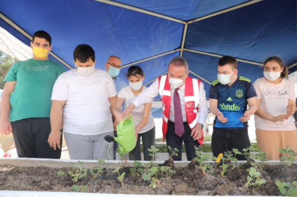 Başkan Böcek özel öğrencilerle buluştu  