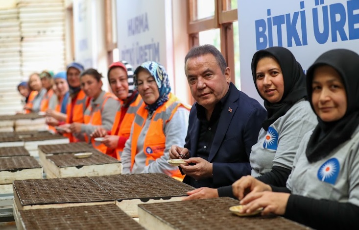 Başkan Böcek’ten personeline 100. Yıl ikramiyesi